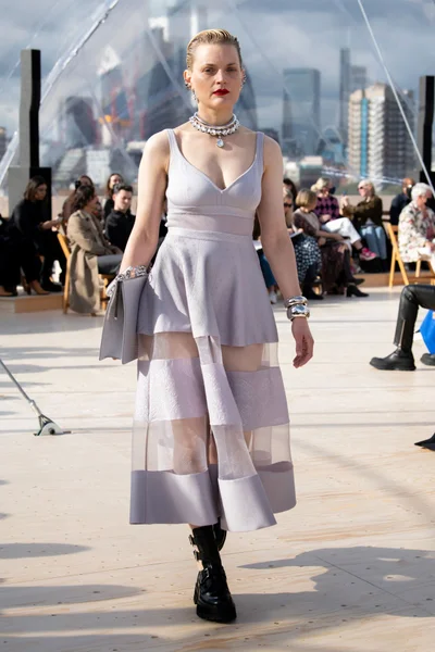 Look 13